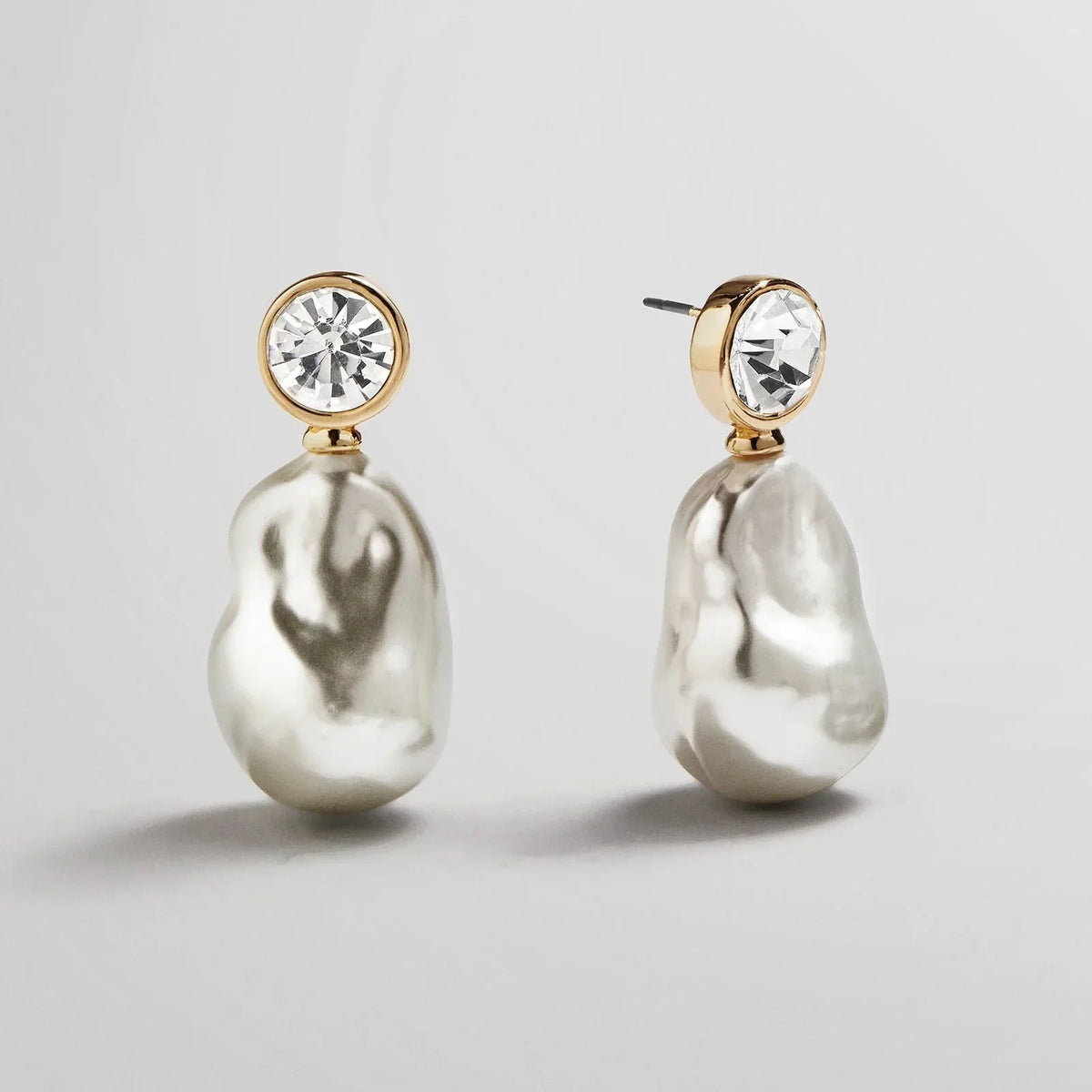 Elizabeth Pearl Earrings - Pearl